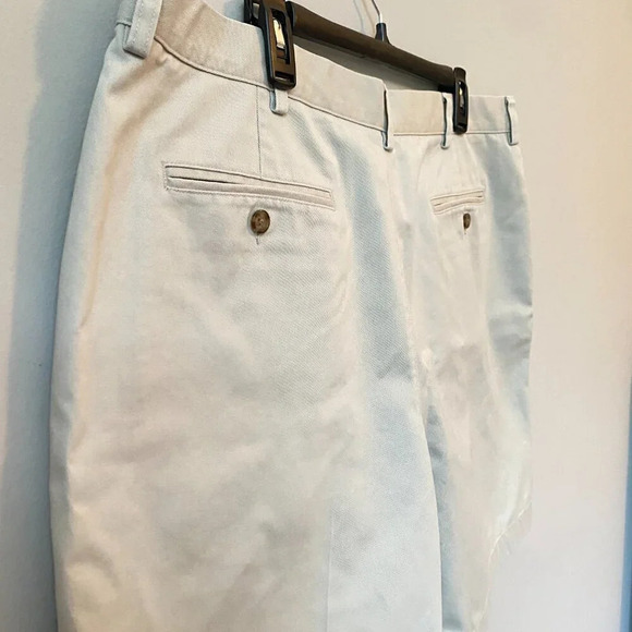 L.L. Bean Mens Size 40 8" Natural Fit Wrinkle-Free Flat Front Ivory Chino Shorts - Picture 13 of 16